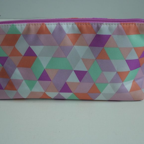 Clinique Cosmetic Bag - Picture 6 of 7